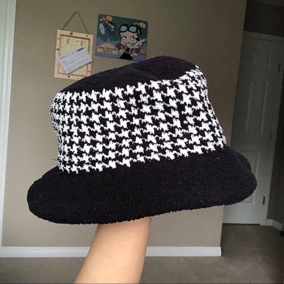 Vintage 90s houndstooth fuzzy bucket hat - Picture 1 of 3